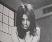 The copy shown on this video is avilable here: https://www.buonaideabooks.com/products/youjo-majo-bijo-yasuhiro-yagi-nude-photobook-yasuhiro-yagi-surugadai-shobo-1971
