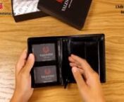 Minőségi bőrből készült dupla varrásos Emporio Valentini exkluzív irattartó bőrpénztárca. Papírpénztartóval és hagyományos aprópénztartóval. Belül bal oldalon kihajtható részben kártyatartókkal és irattartókkal rendelkezik. Középen egy plusz cipzáras zsebbel.nnDíszdobozba csomagolva. nnEz az irattartó bőrpénztárca az Olaszországban készült növényi cserzésű bőrök közül is az egyik legigényesebben kidolgozott marhabőrből készül. Az Emporio Valenti