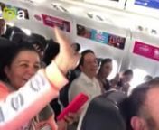 Madre hace reir a pasajeros en vuelo hacia Medellín