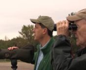 Gerry Rising and Mike Morgante discuss the topic of shorebird migration at Woodlawn Beach State Park.