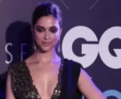 Deepika in a dipping V-cut blouse and a shimmer saree by Sabyasachi will set your heart racing #FromTheArchives The Padmavat starrer attended the second day of the GQ Fashion Nights 2017 in collaboration with Van Heusen. While Deepika did not walk the ramp, she sure made heads turn with her black couture. She wowed everyone in a classic Sabyasachi flaunting her well-toned abs and putting on her trademark dimpled smile. Deepika stood out with her smoky eyes, hair tied neatly into a ponytail and j