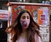 ‘Gaadi kahan hain meri’, says Nupur to the paps as she steps out of a clinic. Dhvani Bhanushali and Huma Qureshi get clicked. Watch! Nupur Sanon went for a rather muted colour. She made her outing to a clinic in a colour co-ordinated long kurti with parallel pants. She matched the mask with the colour of her outfit and let her mane loose from the middle. Singer Dhvani posed for the cameras with a bright ear-to-ear smile. She looked comfortable in a cropped jacket paired with sporty gym pants