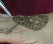 I met this Indian lady in Switzerland, where she demonstrated the art of Henna Tattoo. This form of tattoo is made with natural color and keeps for about 10 days on the skin. Then it washes away.