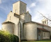 L&#39;Oratoire carolingien de Germigny-des-Prés.nnDans le discret village de Germigny-des-Prés, au cœur du Loiret et à seulement 2h de Paris, se trouve un trésor unique en France : l’Oratoire Carolingien. Il s’agit de l’une des plus anciennes églises de France, datant de 806. Reconnue entre autres pour sa mosaïque exceptionnelle, elle est le témoin de l’époque carolingienne et du règne de Charlemagne.nnL&#39;Abbaye de Fleury à St Benoit-sur-Loire.nnBasilique romane (XI-XIIIe siècle)