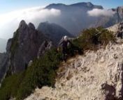 Grebensko prečenje Zeleniških špic velja za eno izmed lepših grebenskih tur v Sloveniji. Vzpon po nebeški lestvi, kot se je nekoč zapisalo slavnemu avtorju, dejansko ni daleč od resnice. Greben Zeleniških špic deli dolini Kamniške Bele in Repovega kota, dveh