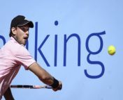 Österreichs Tennis-Ass Dominic Thiem hat seine Form im Viertelfinale der Suisse Open in Gstaad bestätigt. Der 28-Jährige besiegte den Peruaner Juan Pablo Varillas 6:4, 6:3 - und erreichte das erste Halbfinale seit seiner Handgelenksverletzung.