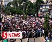 One police officer was killed in Bangladesh on Saturday (Oct 28) and over 100 people injured during an opposition party protest demanding the resignation of Prime Minister Sheikh Hasina and calling for a free and fair vote under a caretaker government.&#60;br/&#62;&#60;br/&#62;Police fired tear gas and rubber bullets as clashes erupted when tens of thousands of supporters of the opposition Bangladesh Nationalist Party (BNP) gathered in the capital Dhaka, chanting slogans against the government.&#60;br/&#62;&#60;br/&#62;Read more at https://tinyurl.com/58h9tkw8&#60;br/&#62;&#60;br/&#62;WATCH MORE: https://thestartv.com/c/news&#60;br/&#62;SUBSCRIBE: https://cutt.ly/TheStar&#60;br/&#62;LIKE: https://fb.com/TheStarOnline