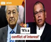 Rafique Rashid warns of possible bias because the former chief justice and the two-time former PM have a chequered history.&#60;br/&#62;&#60;br/&#62;&#60;br/&#62;Read More: https://www.freemalaysiatoday.com/category/nation/2024/02/16/raus-should-not-head-batu-puteh-rci-says-mahathirs-lawyer/&#60;br/&#62;&#60;br/&#62;&#60;br/&#62;Free Malaysia Today is an independent, bi-lingual news portal with a focus on Malaysian current affairs.&#60;br/&#62;&#60;br/&#62;Subscribe to our channel - http://bit.ly/2Qo08ry&#60;br/&#62;------------------------------------------------------------------------------------------------------------------------------------------------------&#60;br/&#62;Check us out at https://www.freemalaysiatoday.com&#60;br/&#62;Follow FMT on Facebook: http://bit.ly/2Rn6xEV&#60;br/&#62;Follow FMT on Dailymotion: https://bit.ly/2WGITHM&#60;br/&#62;Follow FMT on Twitter: http://bit.ly/2OCwH8a &#60;br/&#62;Follow FMT on Instagram: https://bit.ly/2OKJbc6&#60;br/&#62;Follow FMT on TikTok : https://bit.ly/3cpbWKK&#60;br/&#62;Follow FMT Telegram - https://bit.ly/2VUfOrv&#60;br/&#62;Follow FMT LinkedIn - https://bit.ly/3B1e8lN&#60;br/&#62;Follow FMT Lifestyle on Instagram: https://bit.ly/39dBDbe&#60;br/&#62;------------------------------------------------------------------------------------------------------------------------------------------------------&#60;br/&#62;Download FMT News App:&#60;br/&#62;Google Play – http://bit.ly/2YSuV46&#60;br/&#62;App Store – https://apple.co/2HNH7gZ&#60;br/&#62;Huawei AppGallery - https://bit.ly/2D2OpNP&#60;br/&#62;&#60;br/&#62;#FMTNews #RausSharif #ShouldNotHead #BatuPutehRCI #RafiqueRashid
