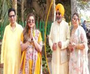 Actress Rakul Preet Singh and actor Jackky Bhagnani are getting married. Jackky&#39;s father Vasu and mother &amp; Rakul&#39;s parents dressed up in yellow theme for the Mehendi function.