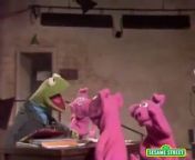 Kermit casts the Three Little Pigs and the Big Bad Wolf.