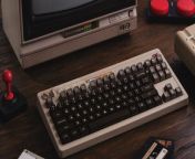8BitDo Retro Mechanical Keyboard - C64 Edition from uz top retro