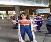 #Watch &#124; Sunny leone looks uber-cool as she was spotted at Mumbai airport&#60;br/&#62;&#60;br/&#62;#Bollywood #BollywoodCelebs #BollywoodHot #Entertainment #EntertainmentNews #Trending #BollywoodStyle #MumbaiAirport #SunnyLeone -