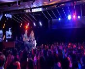 Garrett Jacobs and Colbie Caillat sing &#92;