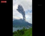 Spectacular Eruption of Japan&#39;s Sakurajima Volcano Sends Plumes of Ash High into the Sky
