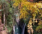 高千穂峡は、阿蘇山の火砕流によってできた美しいV字峡谷です。又、日本の滝百選に選ばれた真名井の滝。約17ｍの高さから水面に落ちる様は高千穂峡を象徴する風景です&#60;br/&#62;たおやかインターネット放送ＨＰ：http://taoyaka.at-ninja.jp/ &#60;br/&#62;Takachiho Gorge is a beautiful V-shaped gorge created by pyroclastic flow from Mt. Takachiho Gorge is also home to Manai Waterfall, selected as one of the top 100 waterfalls in Japan. The waterfall, which falls to the surface from a height of approximately 17 meters, is a symbolic sight of Takachiho Gorge.&#60;br/&#62;Taoyaka Internet Broadcasting Website: http: //taoyaka.at-ninja.jp/