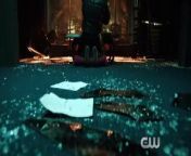 After Prometheus attacks Curtis (Echo Kellum), Oliver (Stephen Amell) realizes Prometheus knows all of Team Arrow’s secret identities and is planning to come for them one by one. F