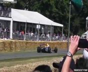 Sebastian Vettel showing his 1992 Williams FW14B _ 1993 McLaren MP4_8 F1 Cars at Festival of Speed_(720P_HD) from festival soloku