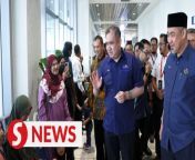 Buses from Thailand are allowed to enter Malaysia to bring in tourists, provided they apply for temporary permits from the Land Public Transport Agency in advance, said Transport Minister Anthony Loke during his visit to the Sultan Ismail Petra Airport in Kelantan on Monday (May 13).&#60;br/&#62;&#60;br/&#62;Read more at https://shorturl.at/tuxDK&#60;br/&#62;&#60;br/&#62;WATCH MORE: https://thestartv.com/c/news&#60;br/&#62;SUBSCRIBE: https://cutt.ly/TheStar&#60;br/&#62;LIKE: https://fb.com/TheStarOnline